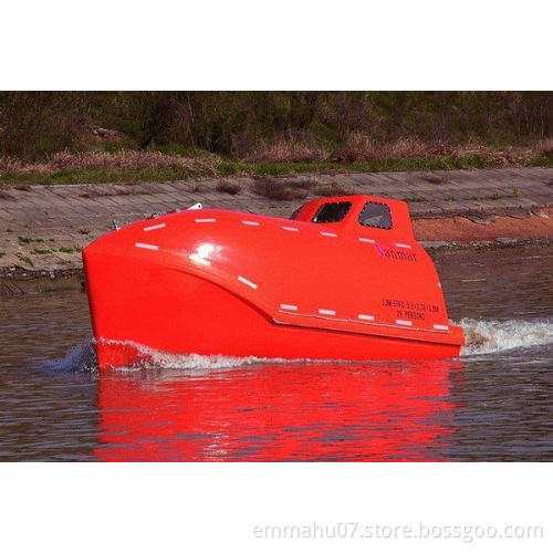 New design open rescue boat with in/outboard engine